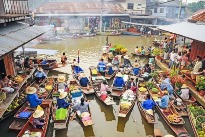 Damnoen Saduak Floating Market