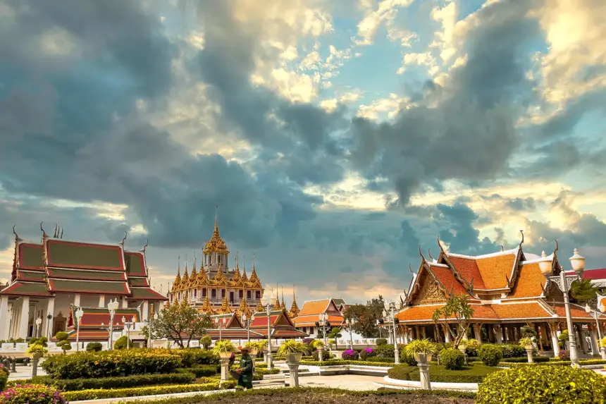 Wat Ratchanatdaram Woravihara (Loha Prasat)