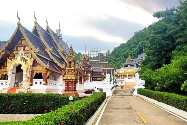 The Thai Chetawan Temple (Wat Chetawan)