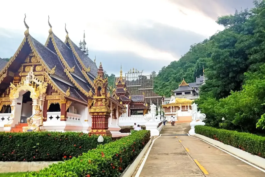 The Thai Chetawan Temple (Wat Chetawan)