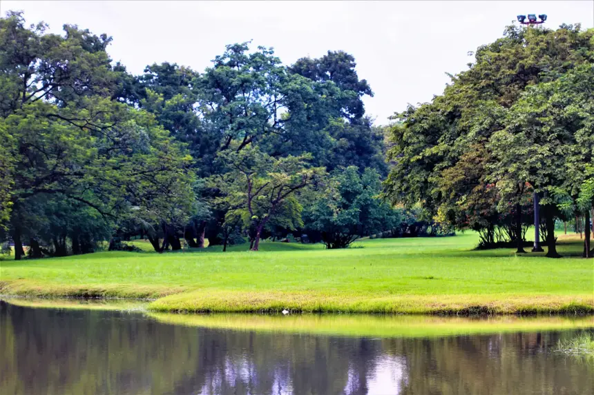 Wachirabenchathat Park (Rot Fai Park)