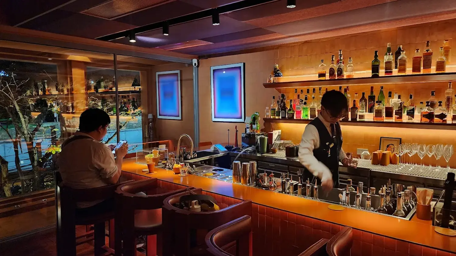 Sundry (ซันดี) Cocktail Bar